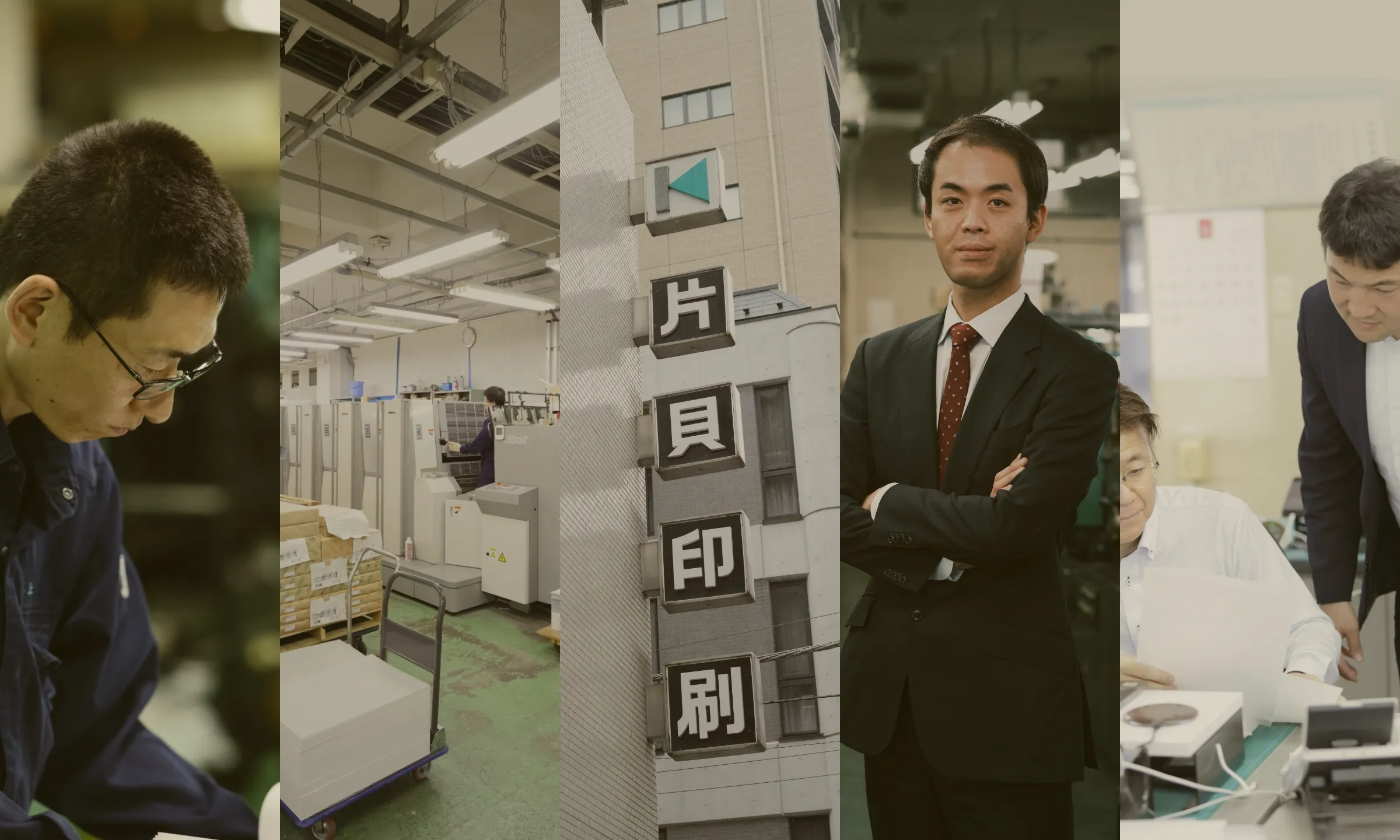 窓から外を見る社員の背中