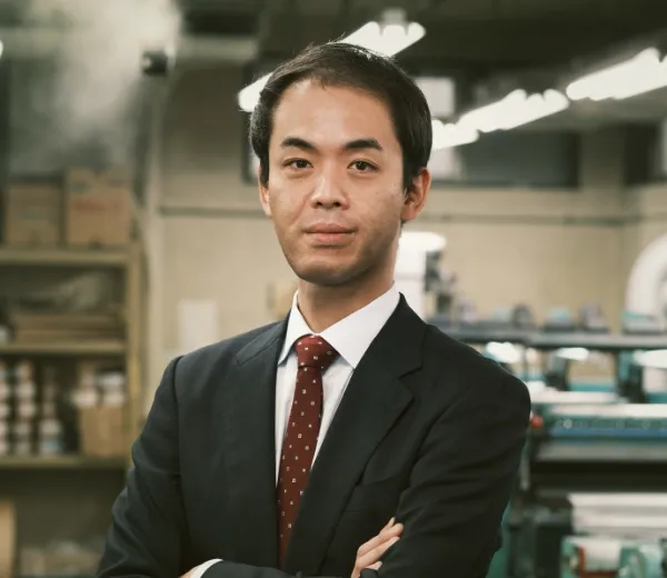 男性の背中